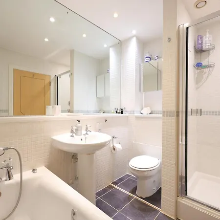 Harbourside Luxury Apartment Bristol