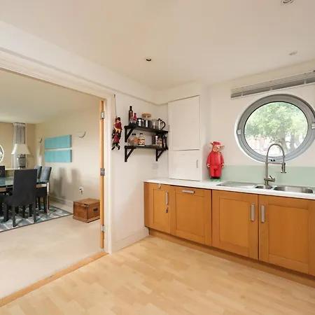 Harbourside Luxury Apartment